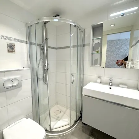 Riviera Cote D'azur - Old Town - Ac - Sea View - 50m Promenade Des Anglais- La Maison Linda Appartamento 3*
