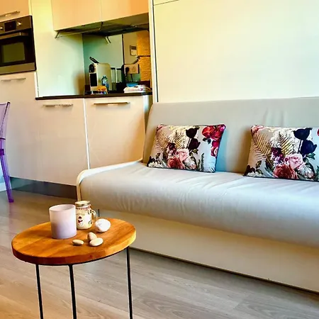 Riviera Cote D'azur - Old Town - Ac - Sea View - 50m Promenade Des Anglais- La Maison Linda アパート 3*