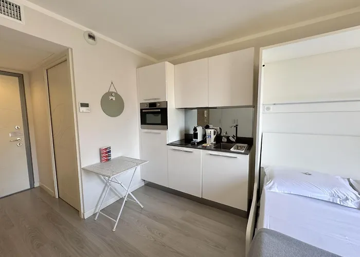 アパート Riviera Cote D'azur - Old Town - Ac - Sea View - 50m Promenade Des Anglais- La Maison Linda ニース