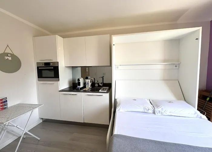 Riviera Cote D'azur - Old Town - Ac - Sea View - 50m Promenade Des Anglais- La Maison Linda