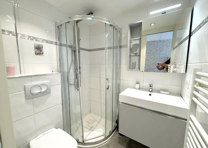 Riviera Cote D'azur - Old Town - Ac - Sea View - 50m Promenade Des Anglais- La Maison Linda アパート 3*