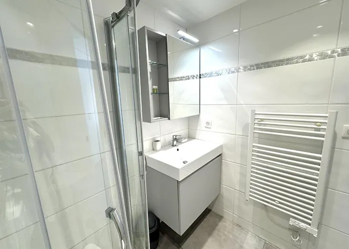Riviera Nice: Old Town With Sea View Apartment